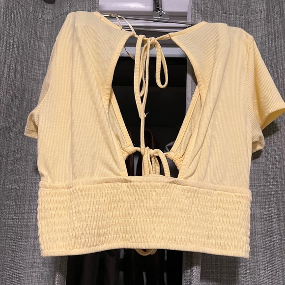 Mixed Threads Yellow Tie-Back Crop Top - Picture 3 of 4